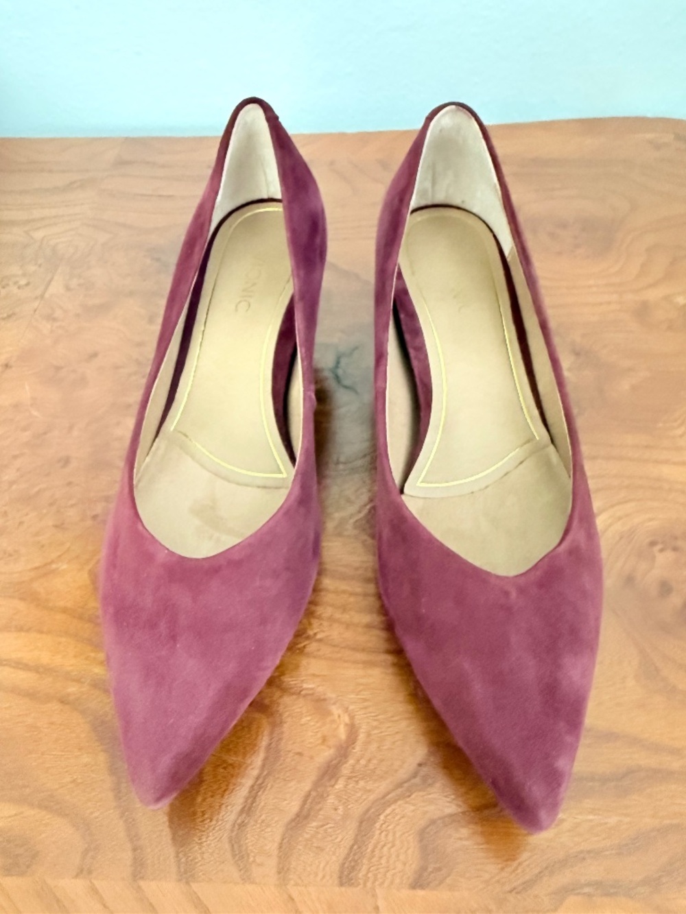 Vionic burgundy Suede kitten heels size 8.